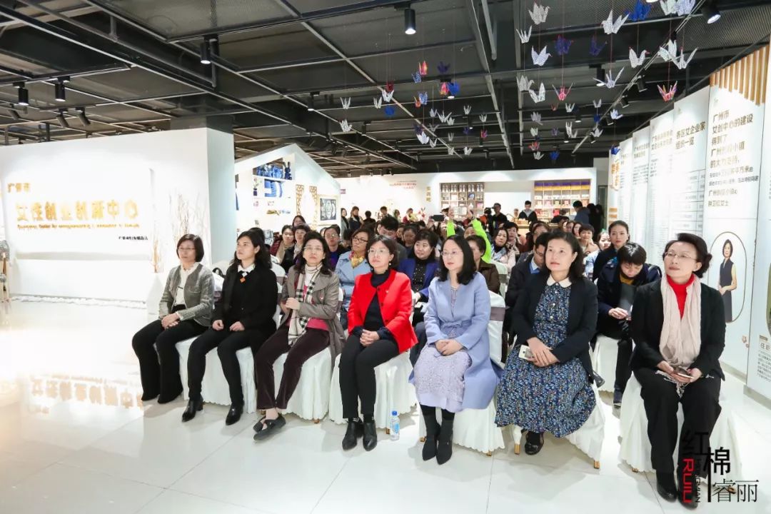 市婦聯(lián)主席劉梅（左四）帶隊(duì)實(shí)地視察廣州女性創(chuàng)業(yè)情況